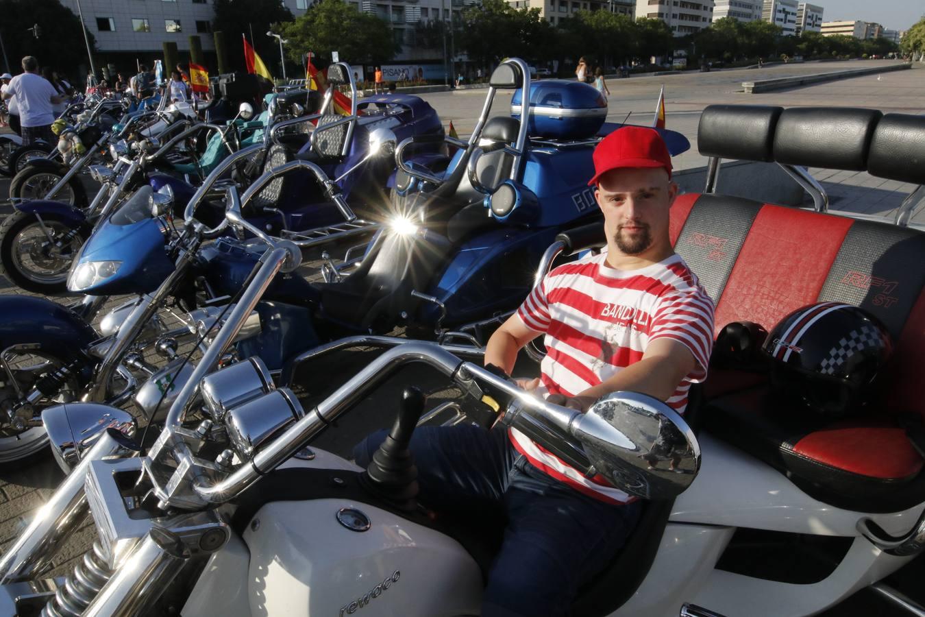 El paseo en moto de jóvenes con síndrome de Down, en imágenes