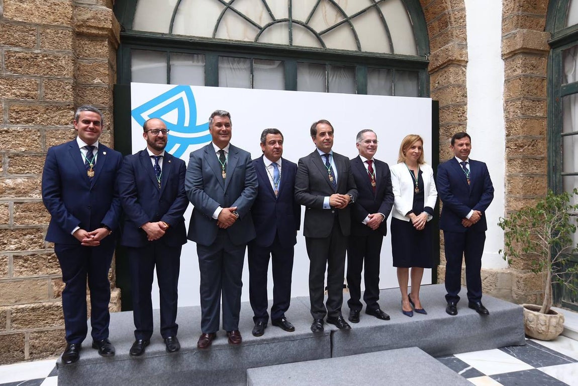 FOTOS: Caras nuevas y rostros conocidos en la Diputación de Cádiz