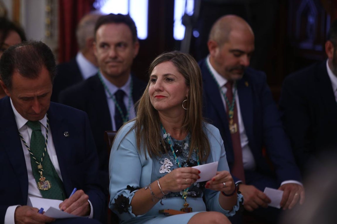 FOTOS: Caras nuevas y rostros conocidos en la Diputación de Cádiz