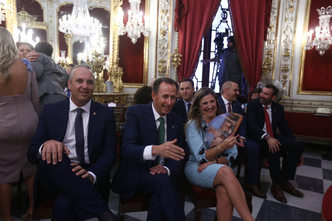 FOTOS: Caras nuevas y rostros conocidos en la Diputación de Cádiz