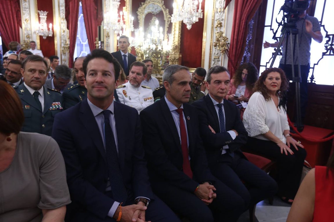 FOTOS: Caras nuevas y rostros conocidos en la Diputación de Cádiz