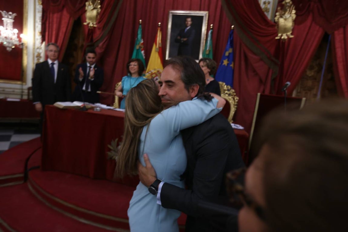 FOTOS: Caras nuevas y rostros conocidos en la Diputación de Cádiz