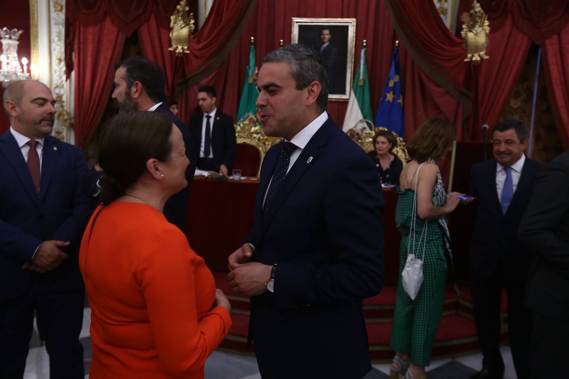 FOTOS: Caras nuevas y rostros conocidos en la Diputación de Cádiz