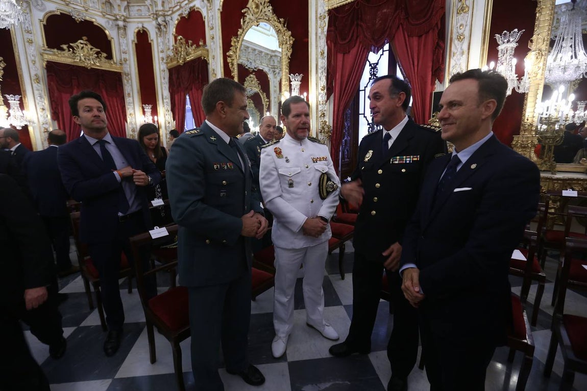 FOTOS: Caras nuevas y rostros conocidos en la Diputación de Cádiz