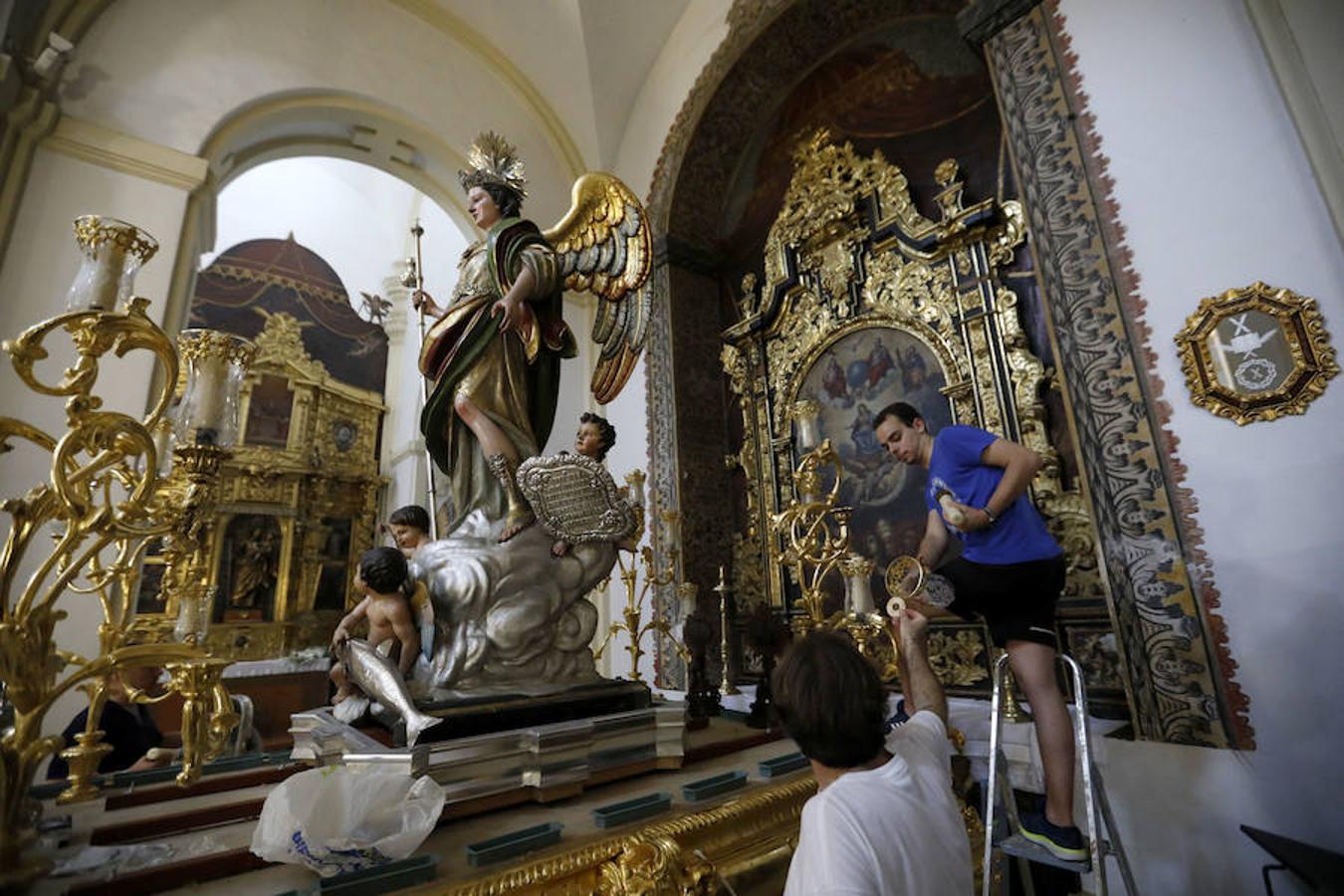 En imágenes, los preparativos de la procesión por el Año Jubilar del Sagrado Corazón