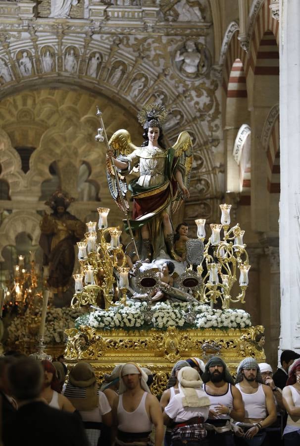 La procesión jubilar del Sagrado Corazón de Jesús en Córdoba, en imágenes