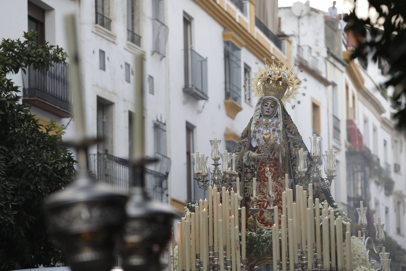 La histórica procesión del Sagrado Corazón, la Virgen de los Dolores y San Rafael por Córdoba, en imágenes