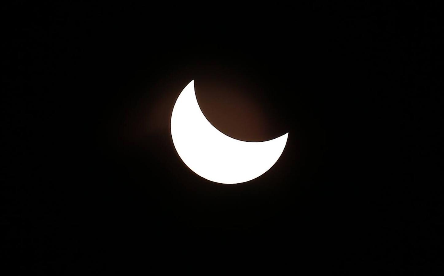 Así se vio el gran eclipse sudamericano. Es el único eclipse solar total del año. Comenzó su camino en el Pacífico sur, cerca de la isla Pitcaerin, y terminó en tierra habiendo tocado solo dos países: Chile y Argentina
