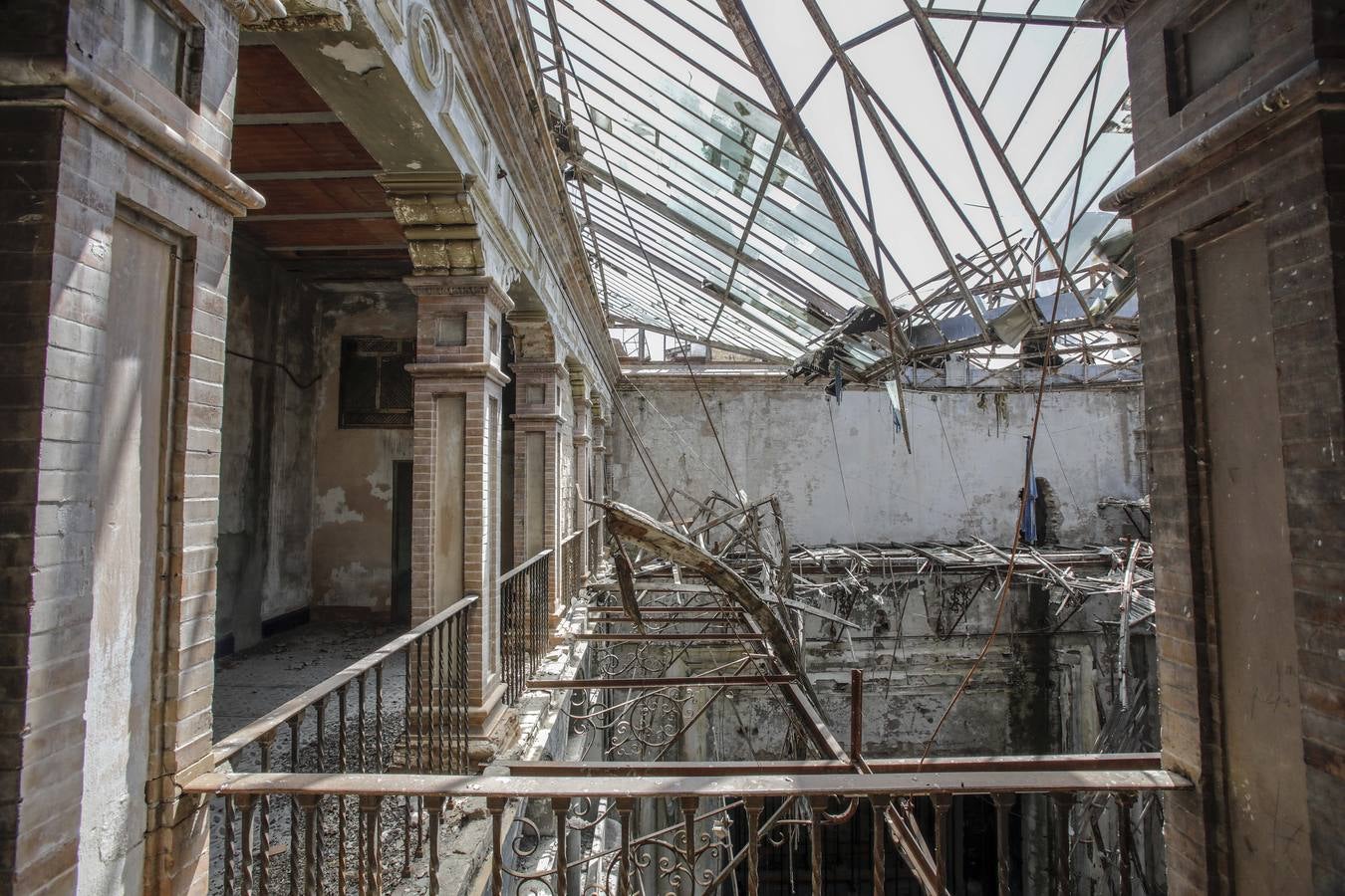 En el interior del antiguo cine de la calle Trajano (y II)