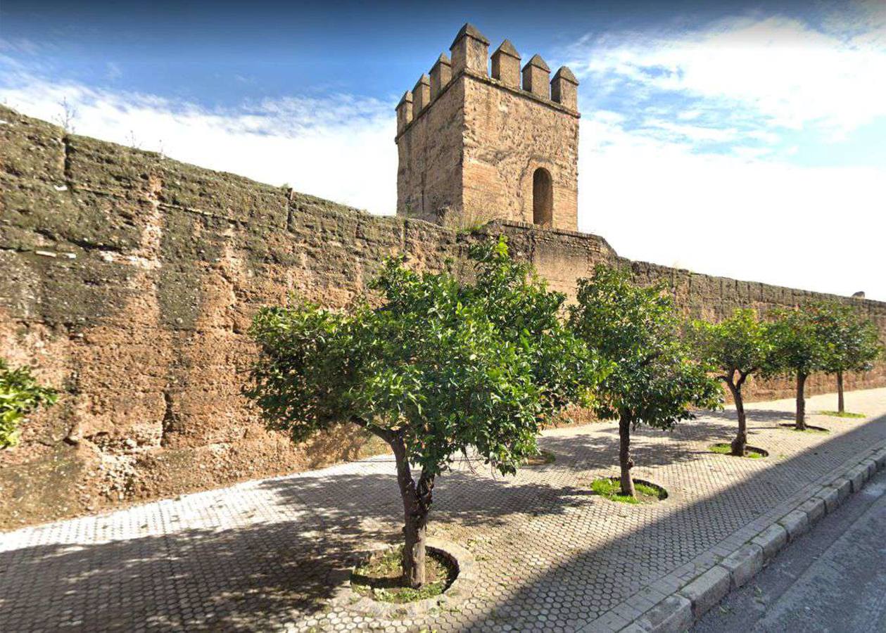 En imágenes, el proyecto de restauración de la muralla de la Macarena y su situación actual