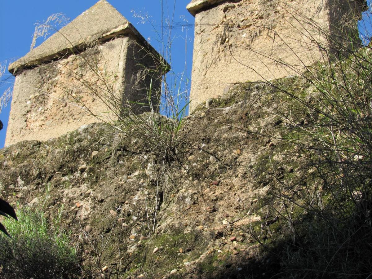 En imágenes, el proyecto de restauración de la muralla de la Macarena y su situación actual