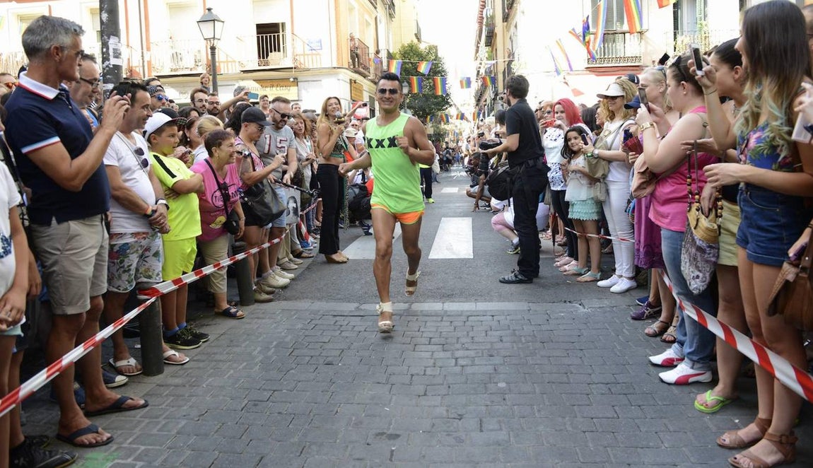 La carrera de tacones en el Orgullo Gay de Madrid, en imágenes