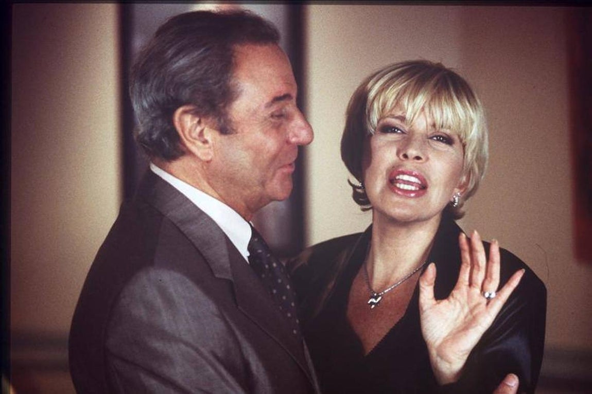 Arturo Fernández, junto a Bárbara Rey. 