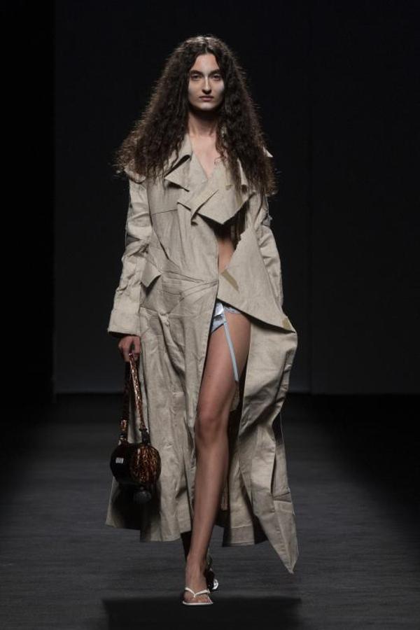 Look de la firma californiana Venicew invitada en el desfile Samsung Ego. 