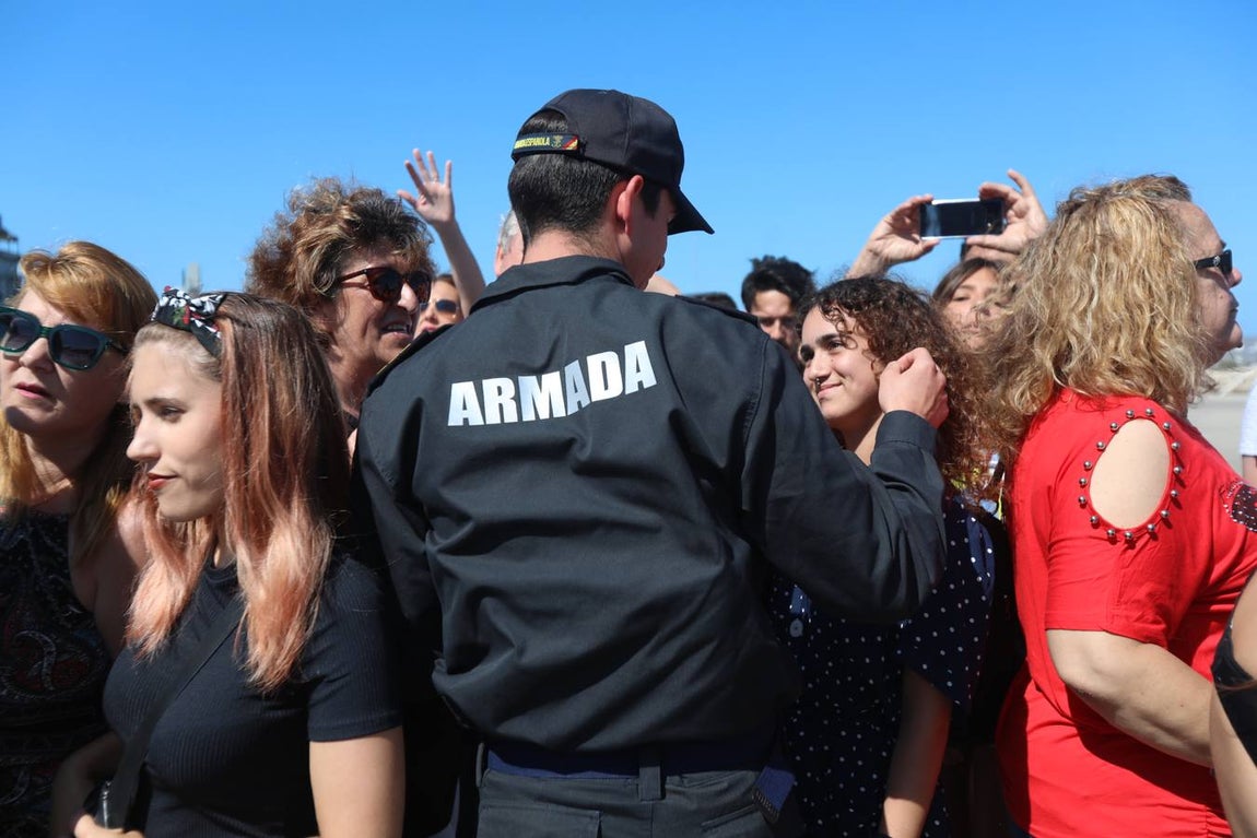 Las fotos de la despedida a la fragata Canarias