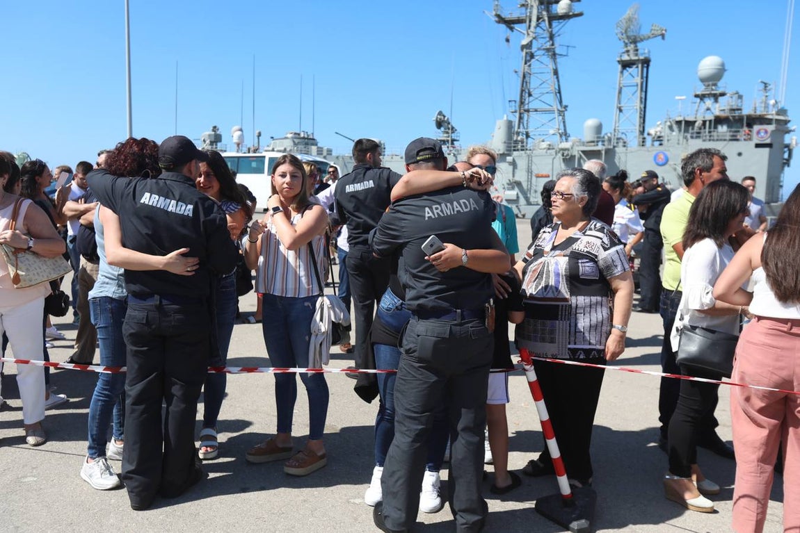 Las fotos de la despedida a la fragata Canarias