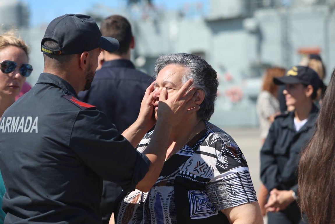 Las fotos de la despedida a la fragata Canarias