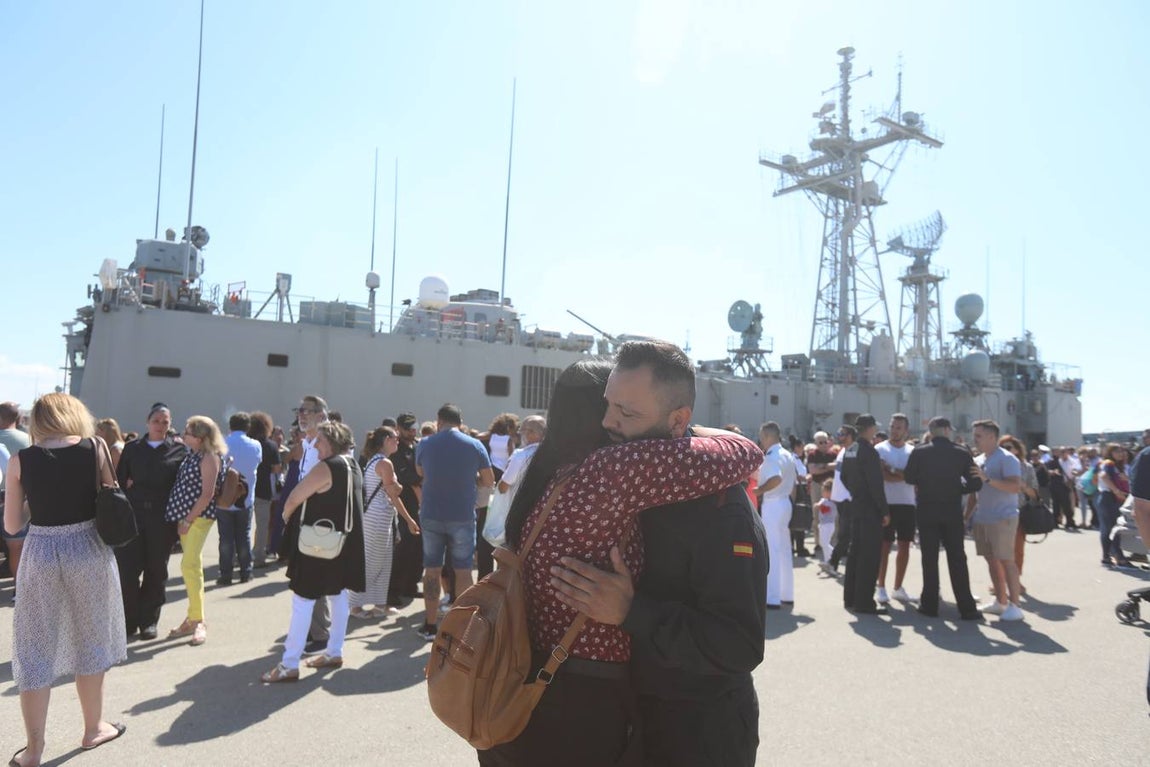 Las fotos de la despedida a la fragata Canarias
