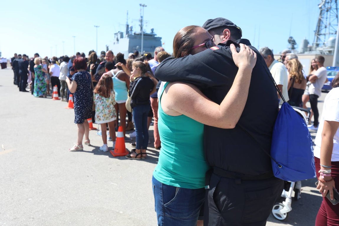 Las fotos de la despedida a la fragata Canarias
