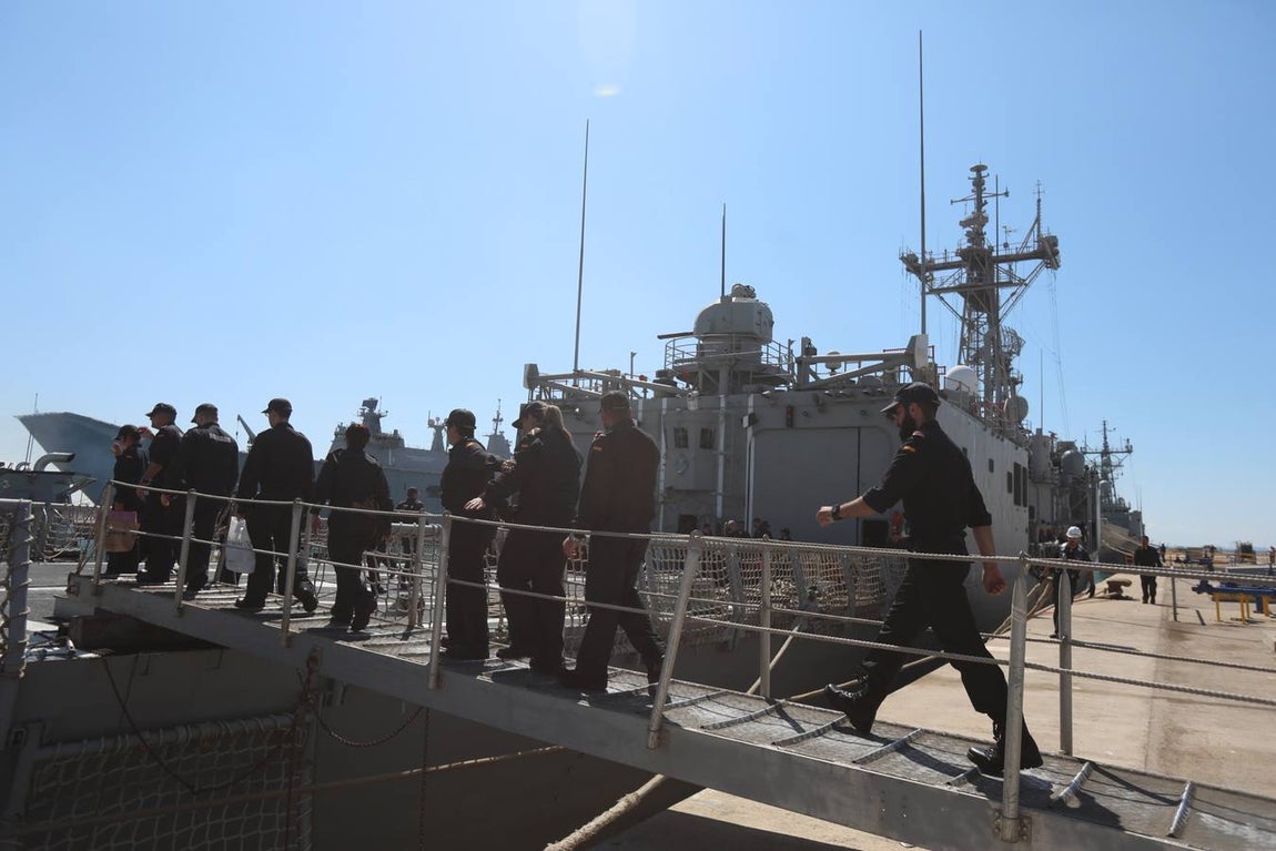 Las fotos de la despedida a la fragata Canarias