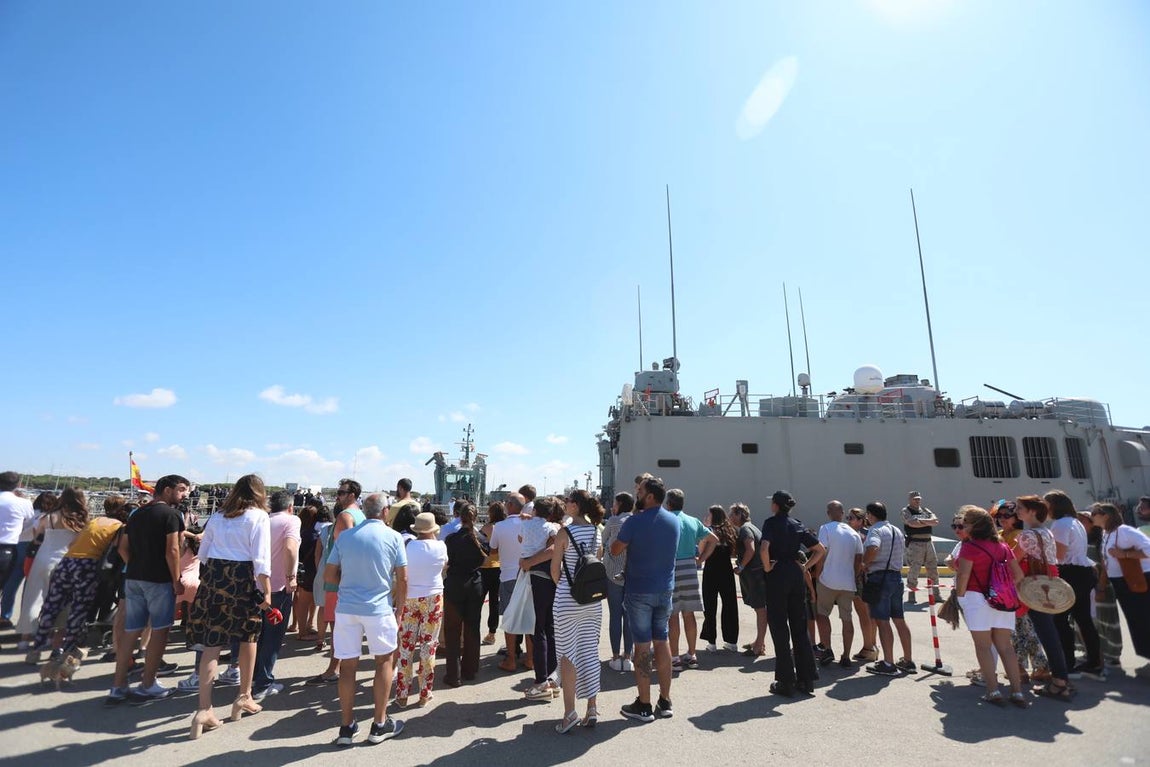 Las fotos de la despedida a la fragata Canarias