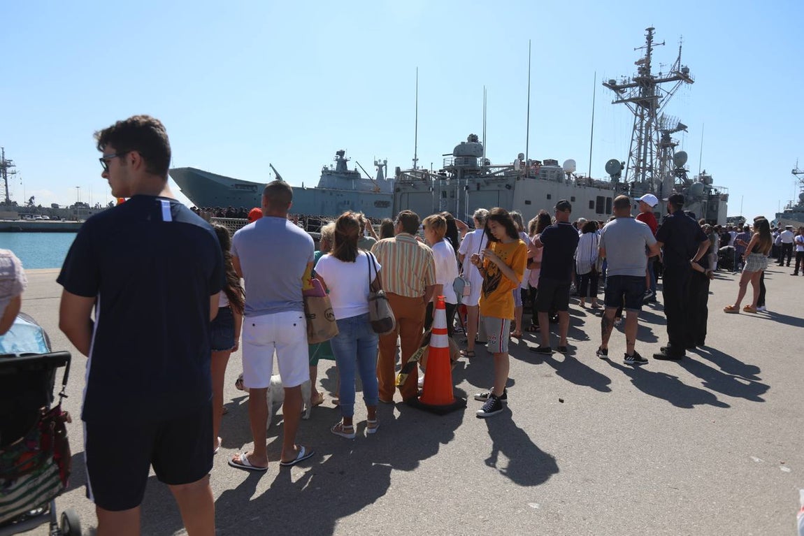 Las fotos de la despedida a la fragata Canarias