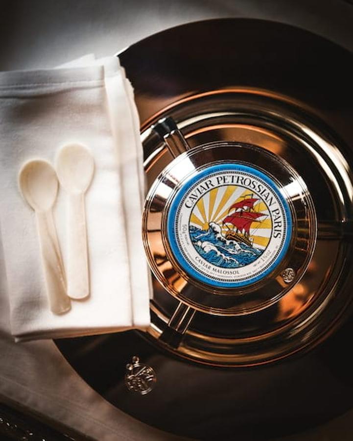 Venice Orient Express. En el tren viajarán chefs de renombre que darán forma a una experiencia gourmet enriquecida con bocados exquisitos: caviar, langosta, vinos caros y delicatessen a la altura de los mejores restaurantes de Europa