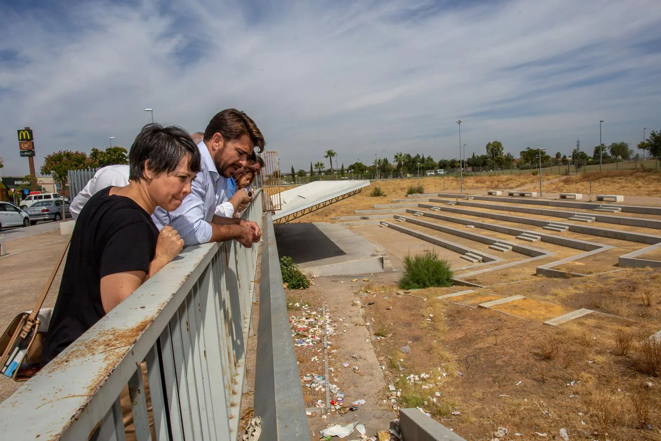 En imágenes, la visita del PP al «devastado» auditorio del parque del Higuerón de Sevilla