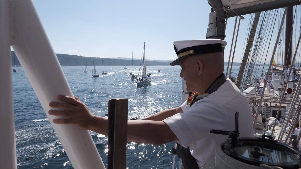 FOTOS: Elcano leva anclas tras recibir a miles de personas en Getxo