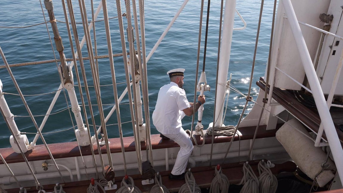 FOTOS: Elcano leva anclas tras recibir a miles de personas en Getxo