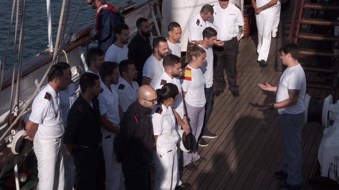 FOTOS: Elcano leva anclas tras recibir a miles de personas en Getxo