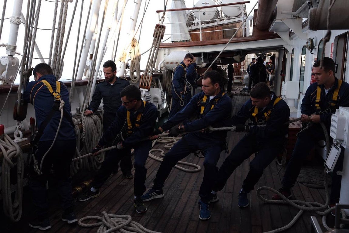 Fotos: Se acerca el fin del crucero de instrucción para la dotación de Elcano