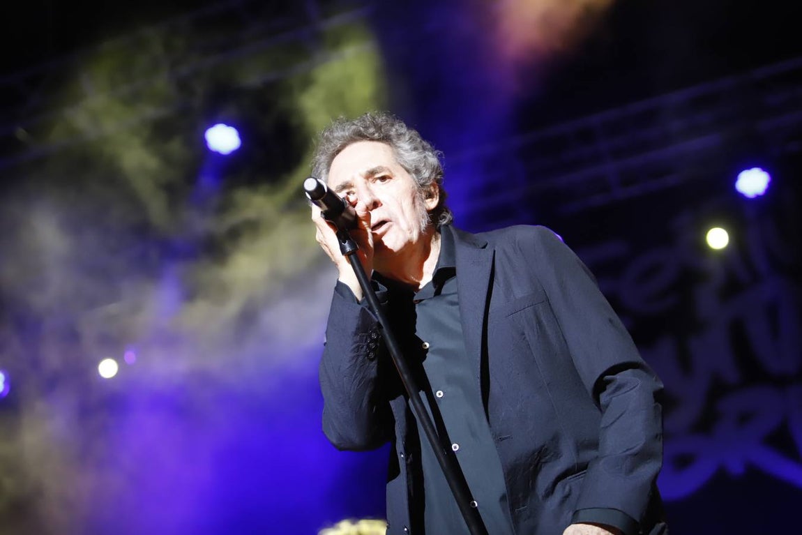 Miguel Ríos cierra el Festival de la Guitarra de Córdoba con su «rock sinfónico»