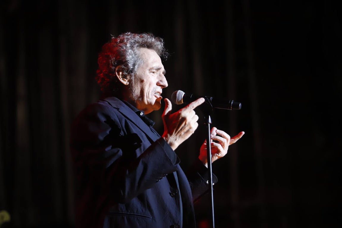 Miguel Ríos cierra el Festival de la Guitarra de Córdoba con su «rock sinfónico»