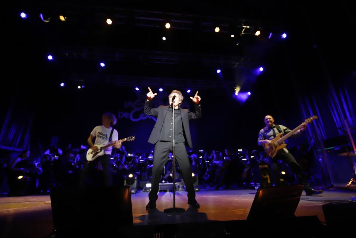 Miguel Ríos cierra el Festival de la Guitarra de Córdoba con su «rock sinfónico»