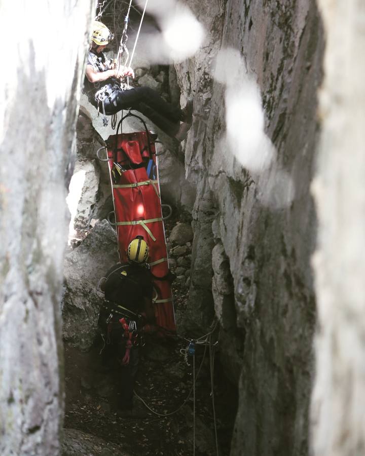 FOTOS: El Grupo de Rescate en Montaña de Bomberos de Cádiz, en acción
