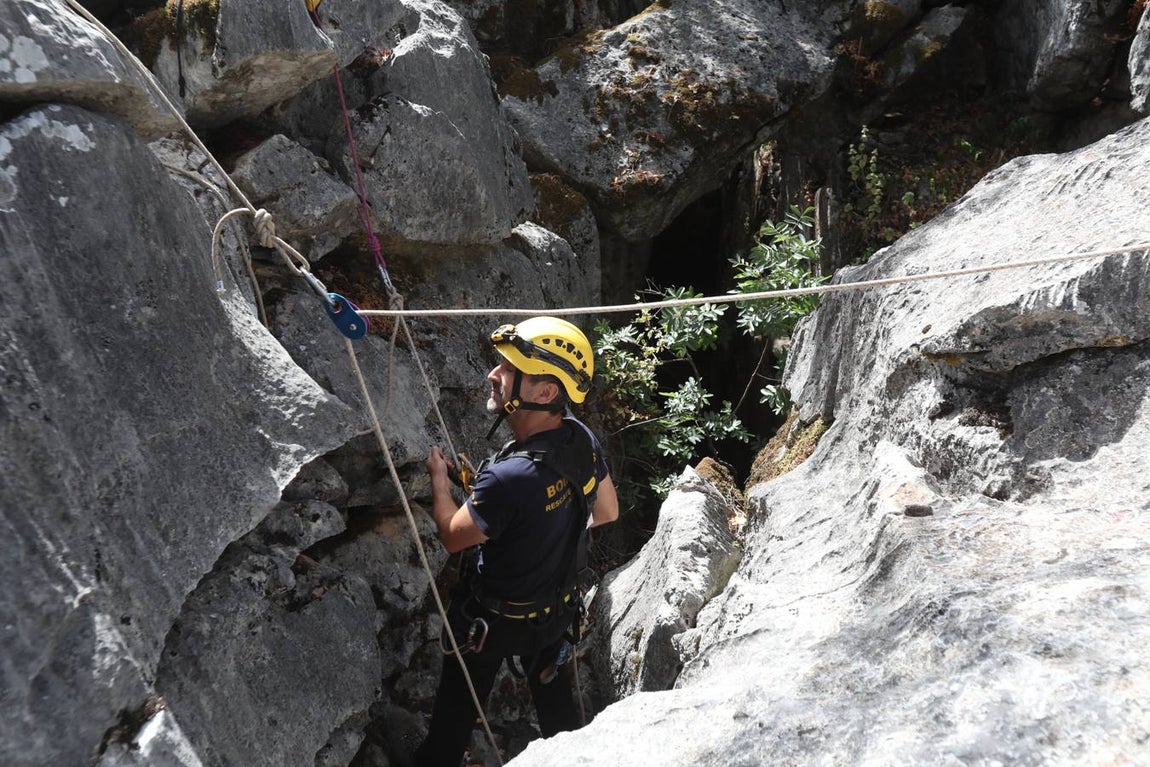 FOTOS: El Grupo de Rescate en Montaña de Bomberos de Cádiz, en acción