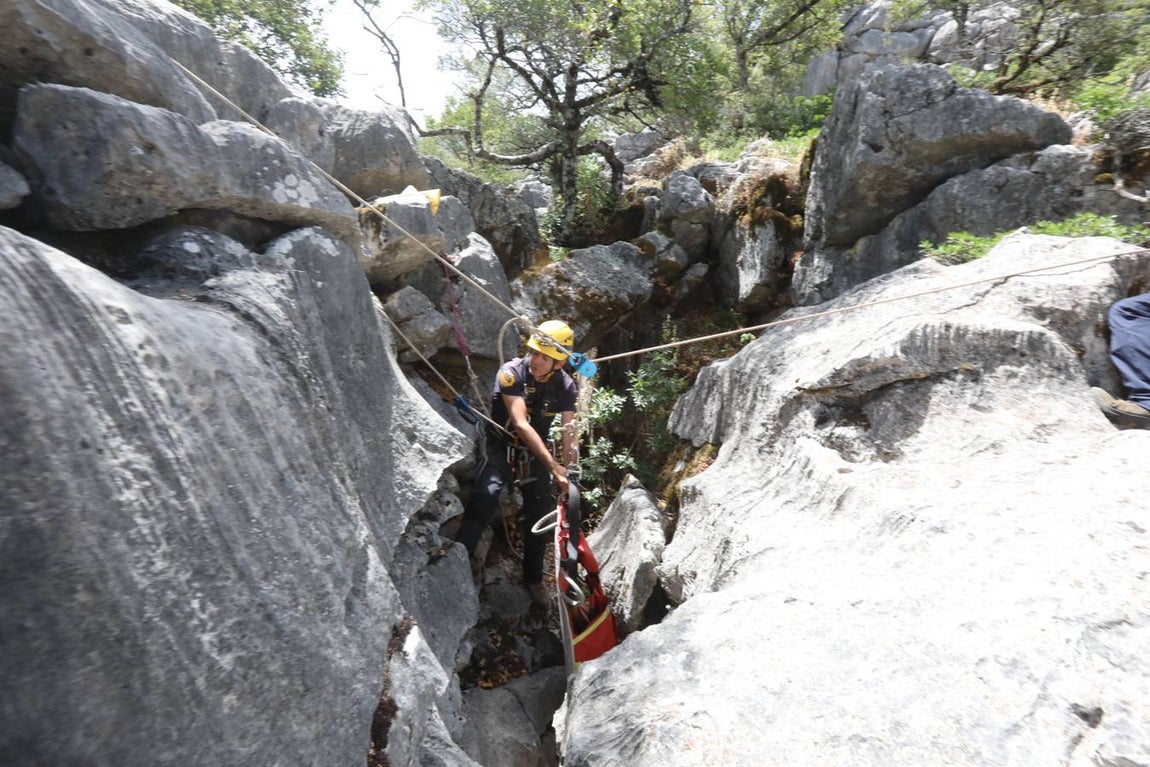 FOTOS: El Grupo de Rescate en Montaña de Bomberos de Cádiz, en acción