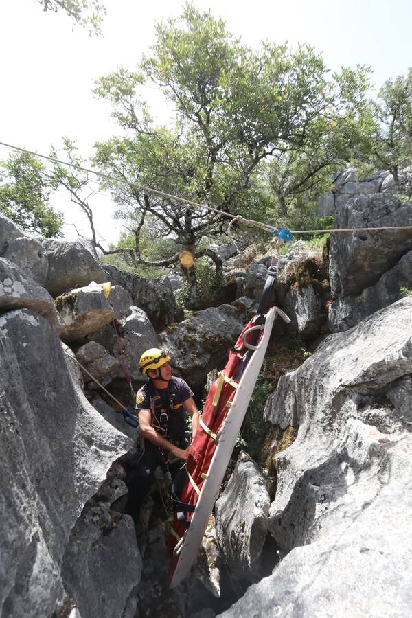 FOTOS: El Grupo de Rescate en Montaña de Bomberos de Cádiz, en acción