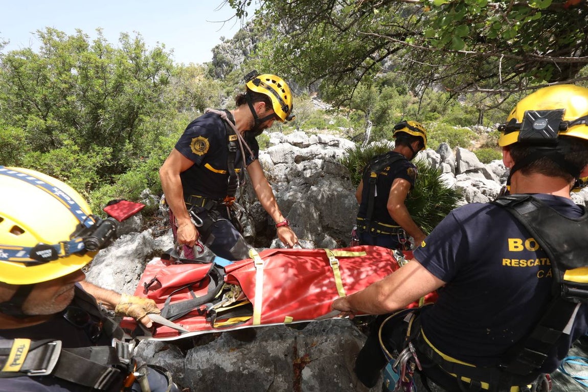FOTOS: El Grupo de Rescate en Montaña de Bomberos de Cádiz, en acción