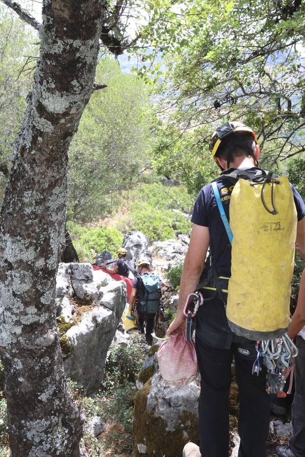 FOTOS: El Grupo de Rescate en Montaña de Bomberos de Cádiz, en acción