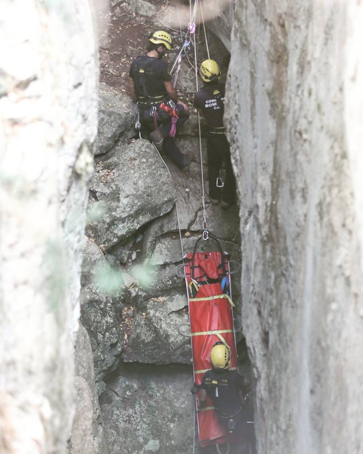 FOTOS: El Grupo de Rescate en Montaña de Bomberos de Cádiz, en acción