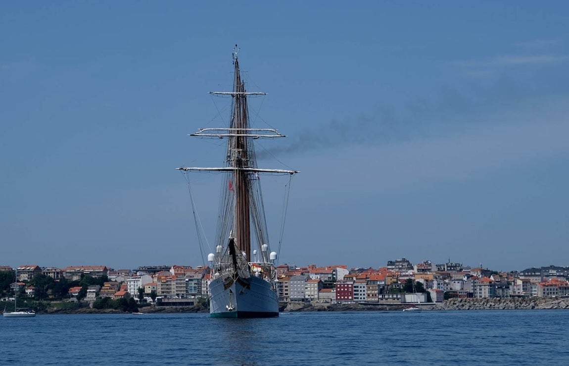 FOTOS: El Juan Sebastián de Elcano arriba en Marín en el 91 crucero de instrucción