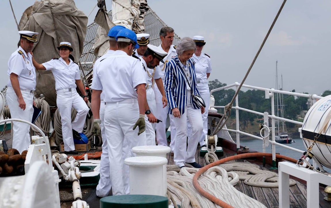 FOTOS: El Juan Sebastián de Elcano arriba en Marín en el 91 crucero de instrucción
