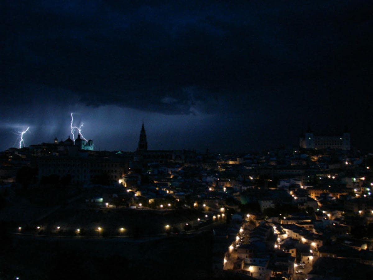 La ciudad de Toledo bajo una tormenta en 2004. 