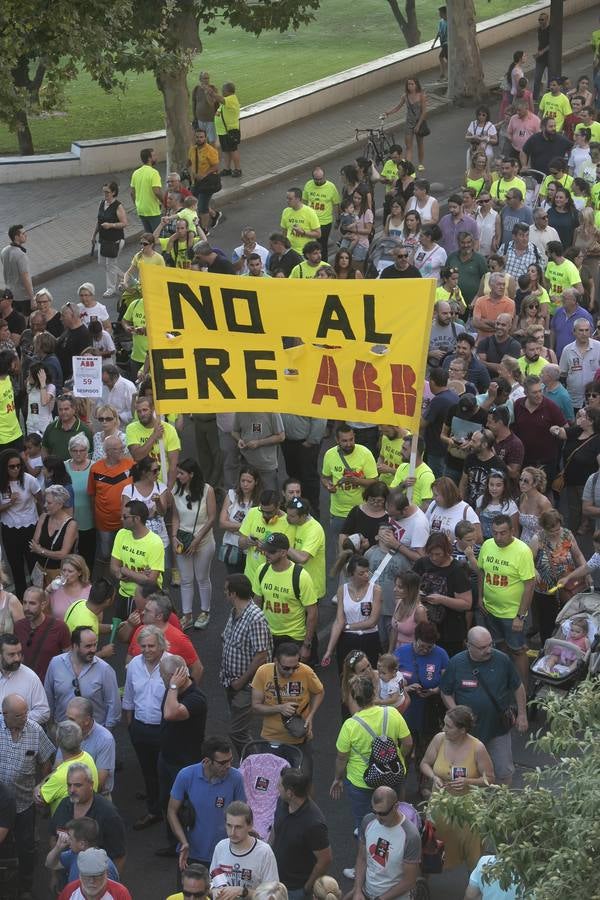 La manifestación contra el ERE en ABB Córdoba, en imágenes