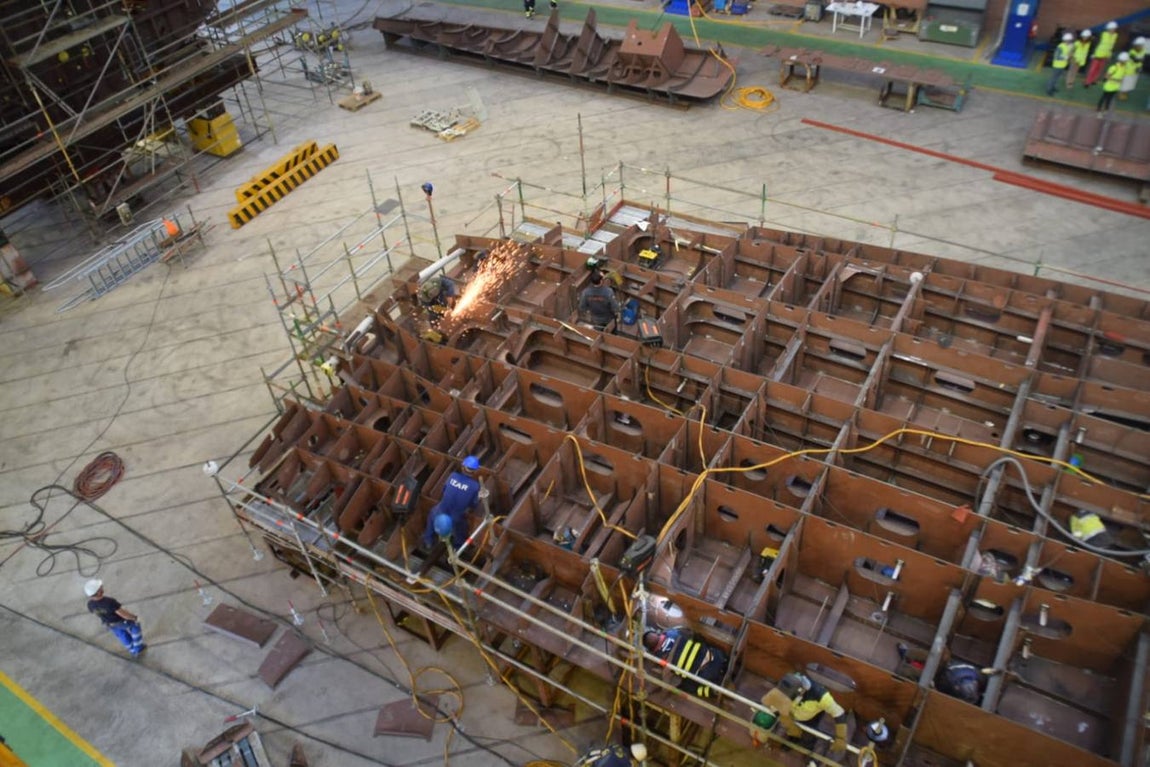 María Jesús Montero y el delegado del Gobierno en Andalucía visitan el astillero de Navantia en San Fernando