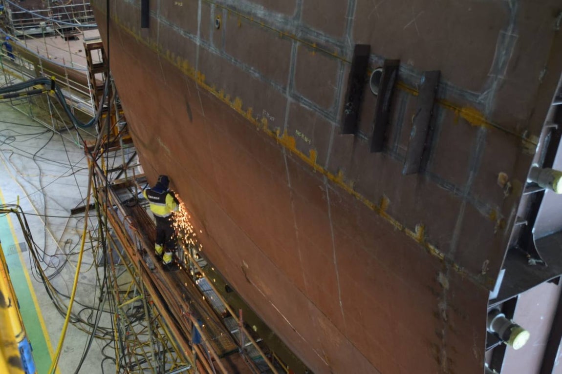 María Jesús Montero y el delegado del Gobierno en Andalucía visitan el astillero de Navantia en San Fernando