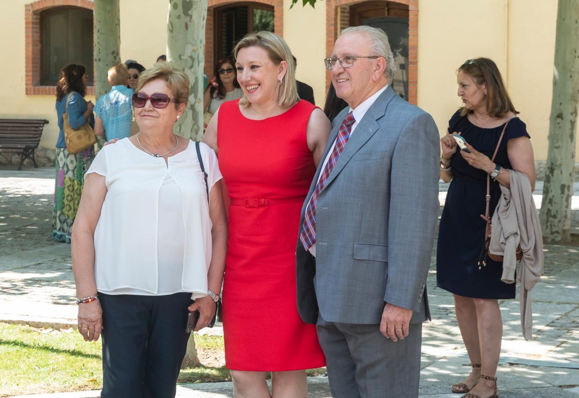 Familiares, amigos y exconsejeros acompañan al nuevo Ejecutivo de Castilla y León en su toma de posesión
