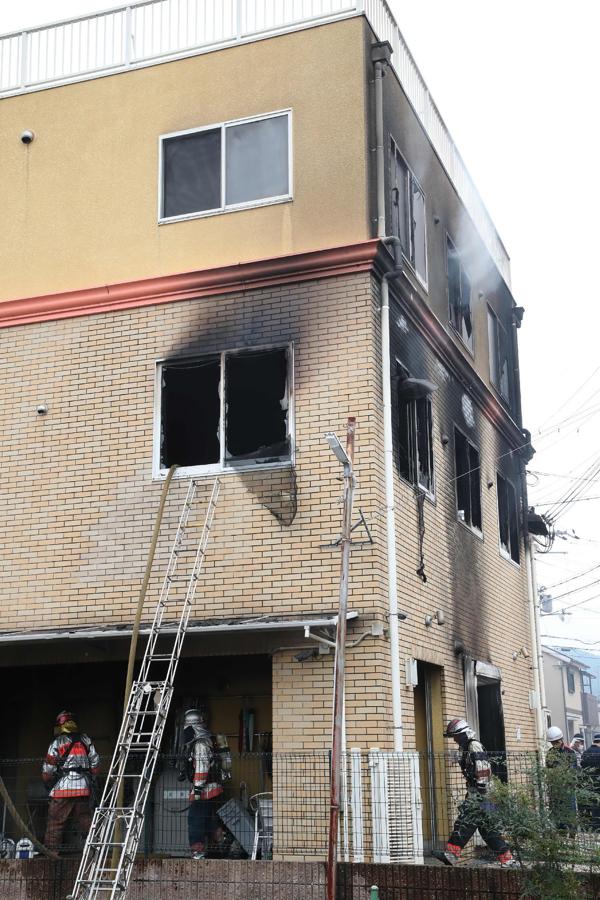 Las imágenes del incendio provocado en unos estudios de animación en Japón